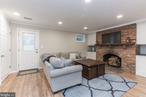 1122 Kensington Rd, Mc Lean VA 22101-2918 exterior