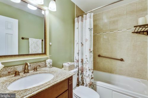 10 Grovepoint Ct, Rockville MD 20854-5505 exterior