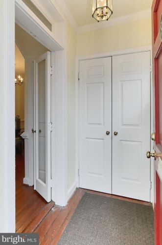 826 Duke St, Alexandria VA  22314-3624 exterior