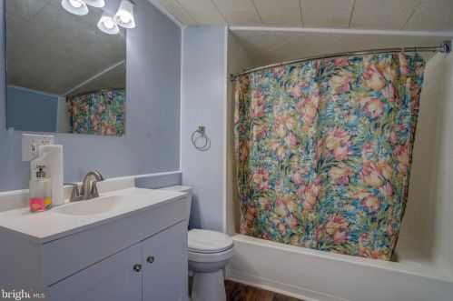 104 Queen St, Littlestown PA 17340-1640 exterior