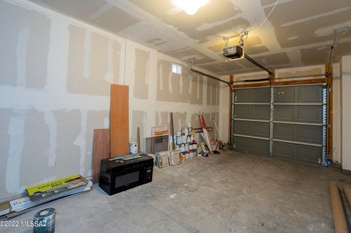 2213 Mcconnell Dr, Tucson AZ 85710-8091 exterior