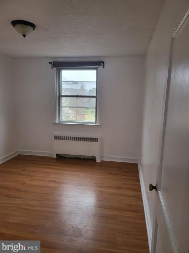 1027 Knorr St, Philadelphia PA 19111-4908 exterior