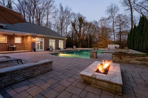 4625 Ml Brk Dr, Atlanta GA 30327 exterior