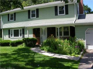 14 Barry Ln, Windsor, CT 06095-2616