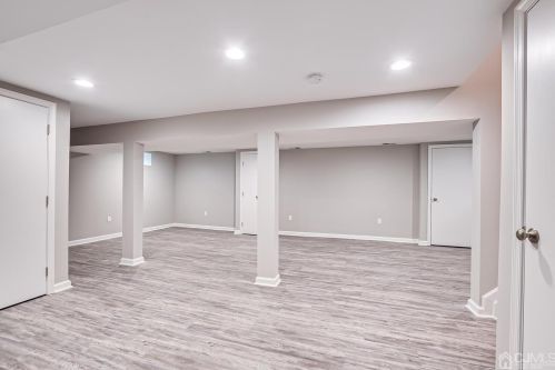 50 Morgan Dr, Edison NJ  08817-3546 exterior