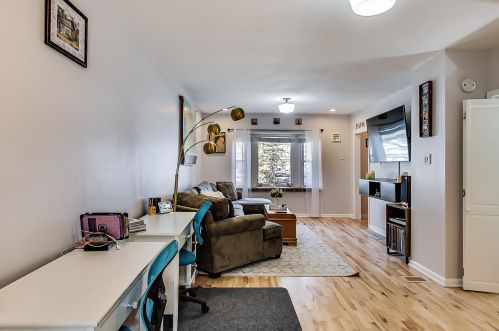 3823 Ravenswood Ave, Chicago IL 60660-2320 exterior