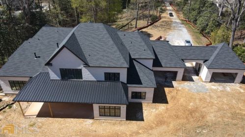 5271 Lk Forrest Dr, Atlanta GA 30342-2524 exterior