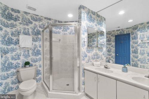 10960 Bloomingdale Dr, Rockville MD 20852-5550 exterior