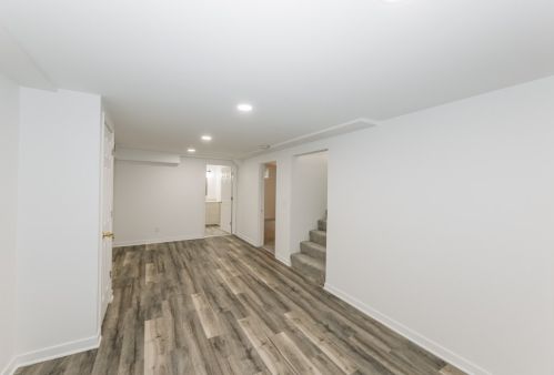 4886 Mohawk Ave, Milwaukee WI  53217-5426 exterior