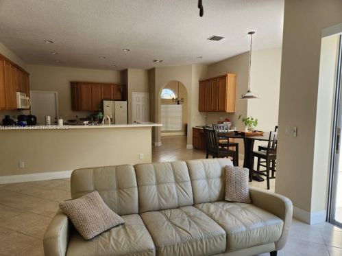 1426 Malaga Ave, Fort Pierce FL  34953-4725 exterior