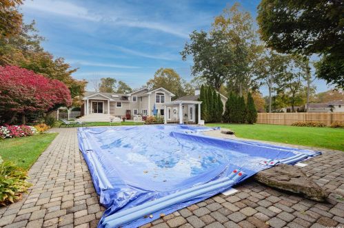 17 Dryden Way, Commack NY 11725-1927 exterior