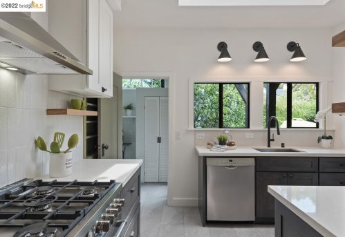 2747 Fulton St, Berkeley CA 94705-1031 exterior