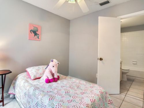 9114 Camino Villa Blvd, Tampa FL 33635-1066 exterior