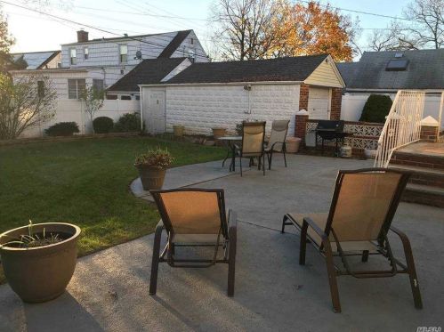 63 Birchwood Dr, Valley Stream NY 11580-1909 exterior