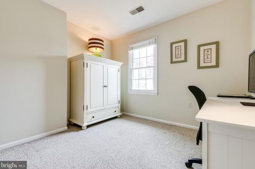 2122 Rampart Dr, Alexandria VA exterior