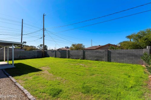 7008 11th Way, Phoenix AZ  85020-5313 exterior