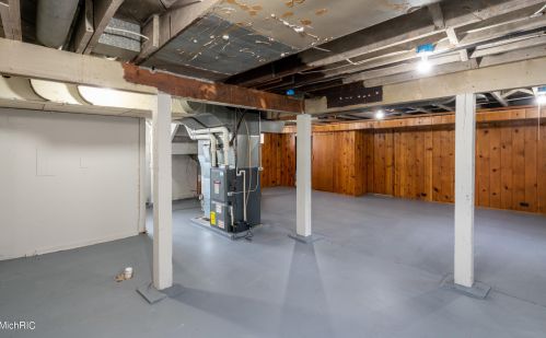 146 Travis St, Grand Rapids MI 49505-4638 exterior