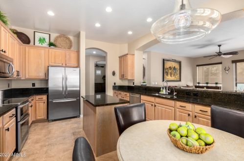 5255 Estevan Rd, Phoenix AZ 85054-7116 exterior