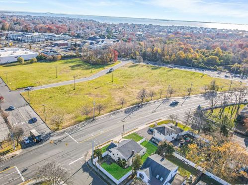 50 Great East Neck Rd, Babylon NY 11704-7631 exterior