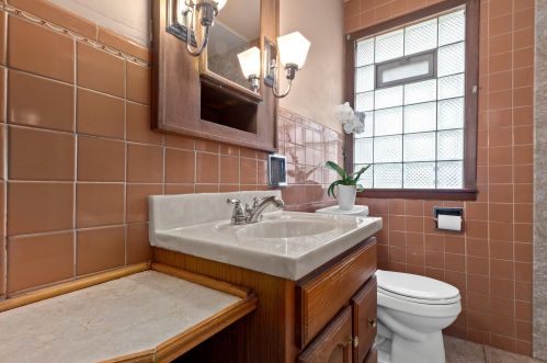 4249 1 Pl, Milwaukee WI 53207-3233 exterior