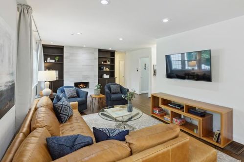 949 Cardova Dr, Atlanta GA 30324-4213 exterior