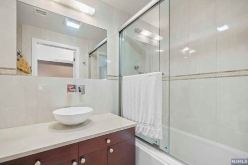 3 Pne Ter, Demarest NJ 07627-1214 exterior