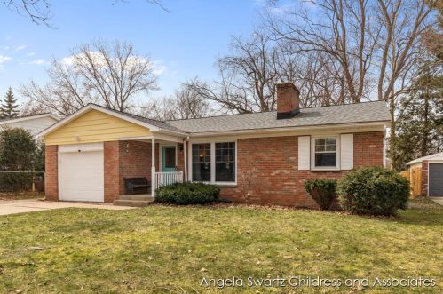 1379 Clovercrest Ave, Grand Rapids, MI 49504-2405