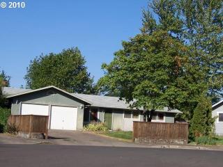 3760 Peppertree Dr, Eugene, OR 97402-2918