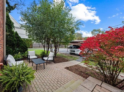 1055 Wimbleton Dr, Bham MI 48009-7607 exterior