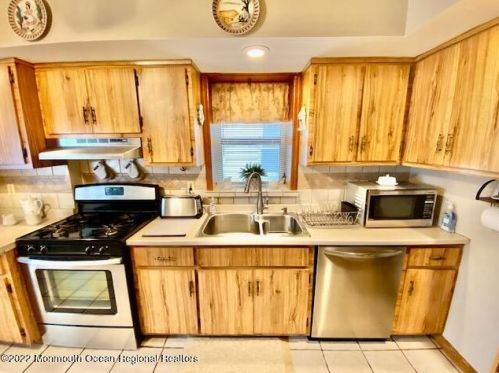 144 Avon St, Roselle Park NJ 07204-2303 exterior