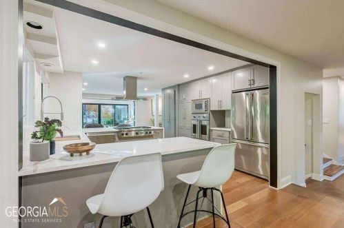 620 Colebrook Ct, Atlanta GA  30327-4710 exterior