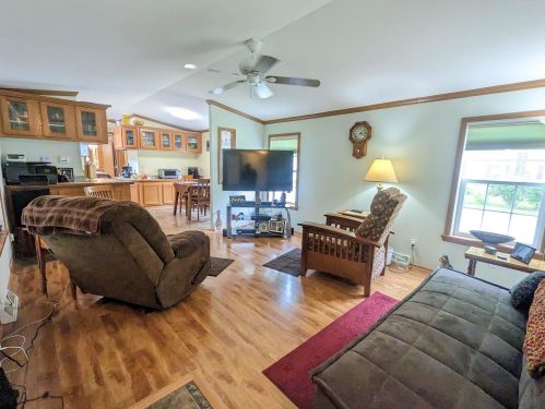 5 Dawn Dr, Concord NH 03303-2050 exterior