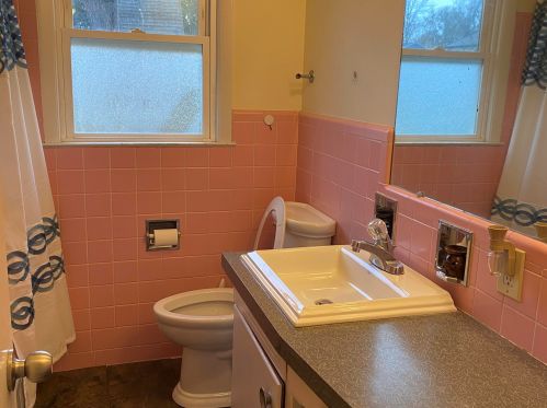 2933 Rochelle Ave, Milwaukee WI  53209-2624 exterior