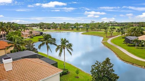 7511 Hogan Ct, Naples FL 34113-3055 exterior