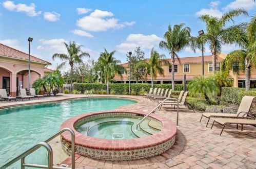 7654 Bristol Cir, Naples FL 34120-0697 exterior