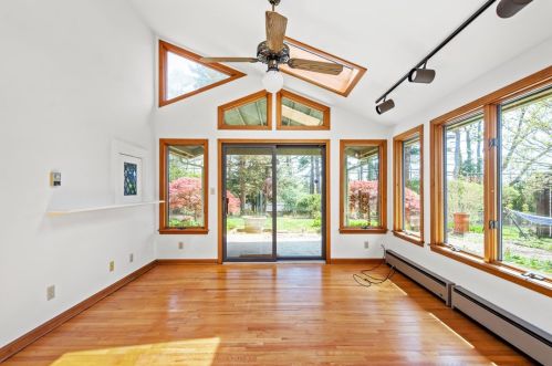 1243 Pinewood Dr, Pittsburgh PA  15243-1811 exterior