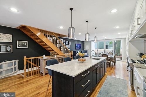 128 Bainbridge St, Philadelphia PA  19147-2402 exterior