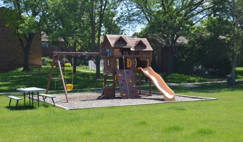 9108 Park Plaza Ct, Milwaukee WI 53223-2126 exterior