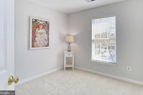 4999 Murtha St, Alexandria VA 22304-8612 exterior