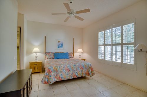 320 Bentley Cir, Fort Pierce FL 34986-2475 exterior