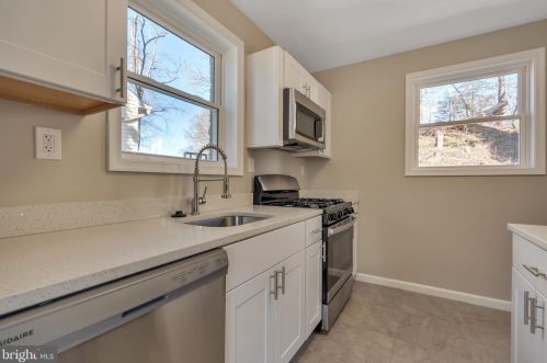 11611 Mapleview Dr, Silver Spring MD 20902-2327 exterior