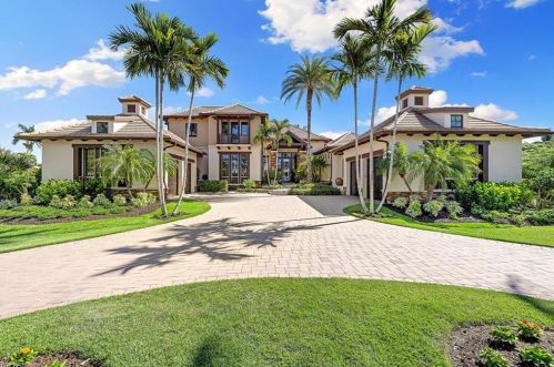 655 Bougainvillea Rd, Naples FL 34102-5545 exterior