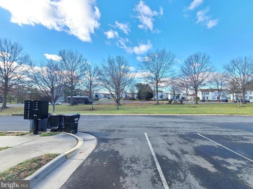 6530 Morning Glen Ct, Alexandria VA  22315-5027 exterior