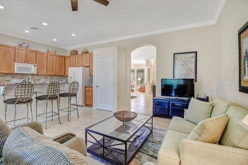 5706 Lago Villaggio Way, Naples FL 34104-5740 exterior