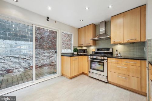 721 3 St, Philadelphia PA 19123-2903 exterior