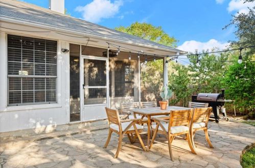 8119 Frst Hts Ln, Austin TX 78749-3506 exterior