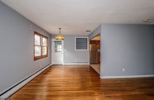 6 Melvin Ave, Iselin NJ 08830-2439 exterior