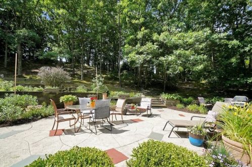 140 Cornell Dr, Commack NY 11725-2504 exterior