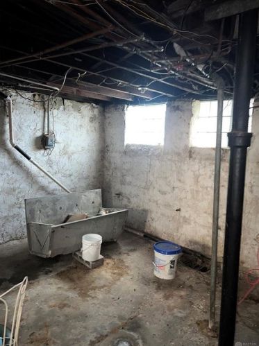 535 109 St, Cleveland OH 44108-1469 exterior