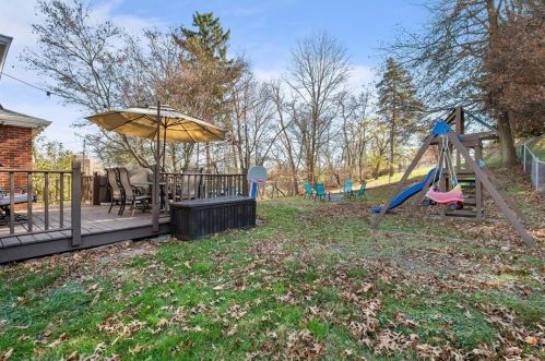 960 Whitley Dr, Pittsburgh PA 15237-5942 exterior